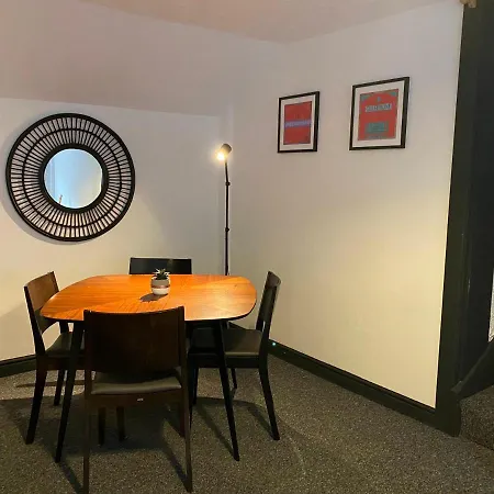 Gorgeous Town Center 3 Bedroom Self Contained For 1-5 People