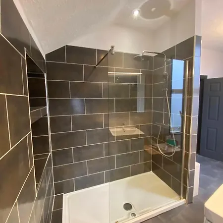 Gorgeous Town Center 3 Bedroom Self Contained For 1-5 People *