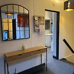 Mary Page Your In The Heart Of Town 3-bed Parking *