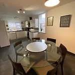 Apartman Mary Page Your In The Heart Of Town 3-bed Parking