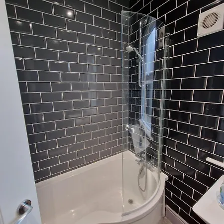 Mary Page Your In The Heart Of Town 3-bed Parking 아파트 *