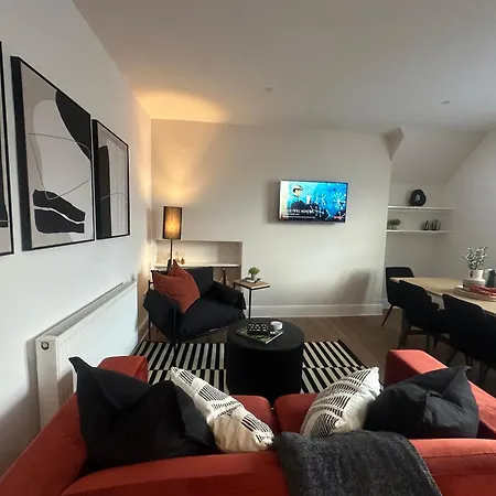 Mary Page Your In The Heart Of Town 3-bed Parking Harrogate
