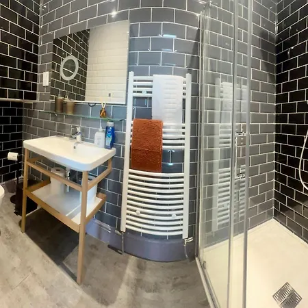 Apartment Gorgeous Town Centre 3-bed Parking Available