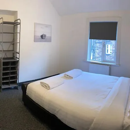 Mary Page Your In The Heart Of Town 3-bed Parking *