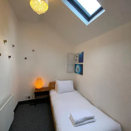 Mary Page Your In The Heart Of Town 3-bed Parking Harrogate