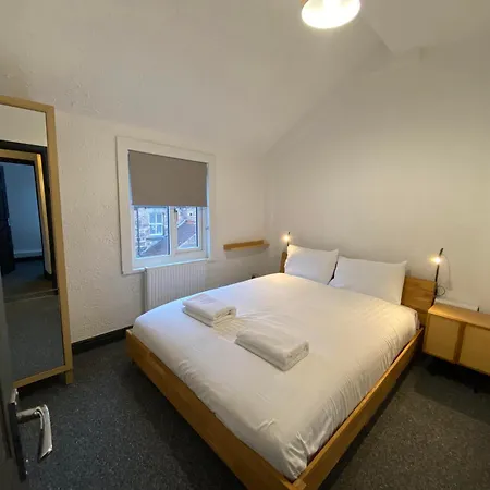 Mary Page Your In The Heart Of Town 3-bed Parking *