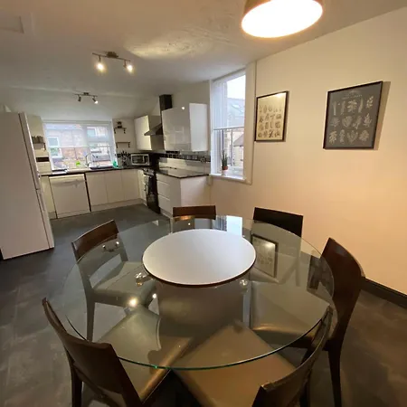 Apartmán Mary Page Your In The Heart Of Town 3-bed Parking
