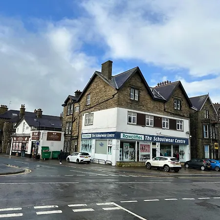 Mary Page Your In The Heart Of Town 3-bed Parking *