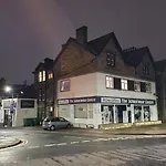 Mary Page Your In The Heart Of Town 3-bed Parking شقة